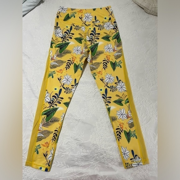 EUC ZYIA Size 6-8 Yellow Floral Reflective Leggings - Picture 2 of 12